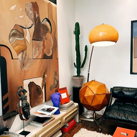 Authentic Artist's Atelier Apartment *