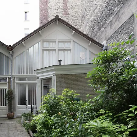 Authentic Artist's Atelier Apartment *